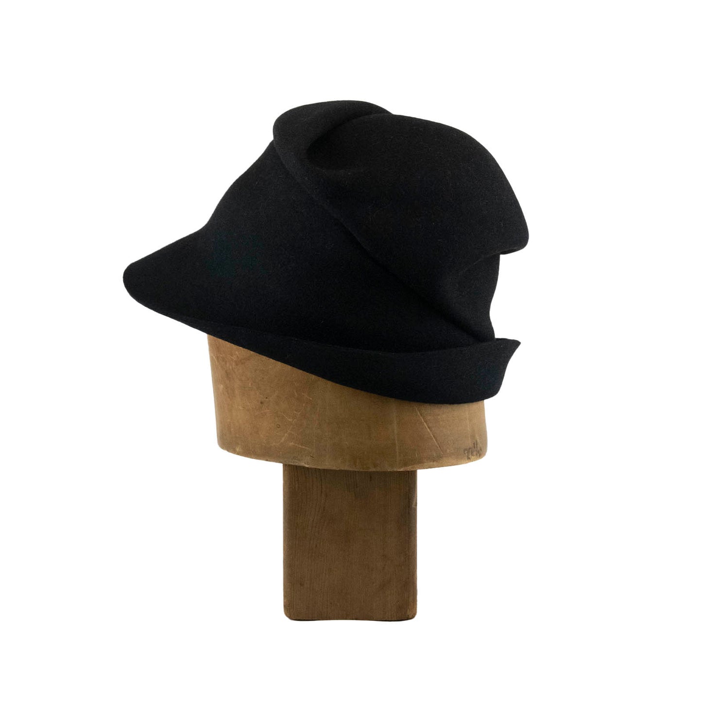 Scrunch Cloche in Black Flat Felt