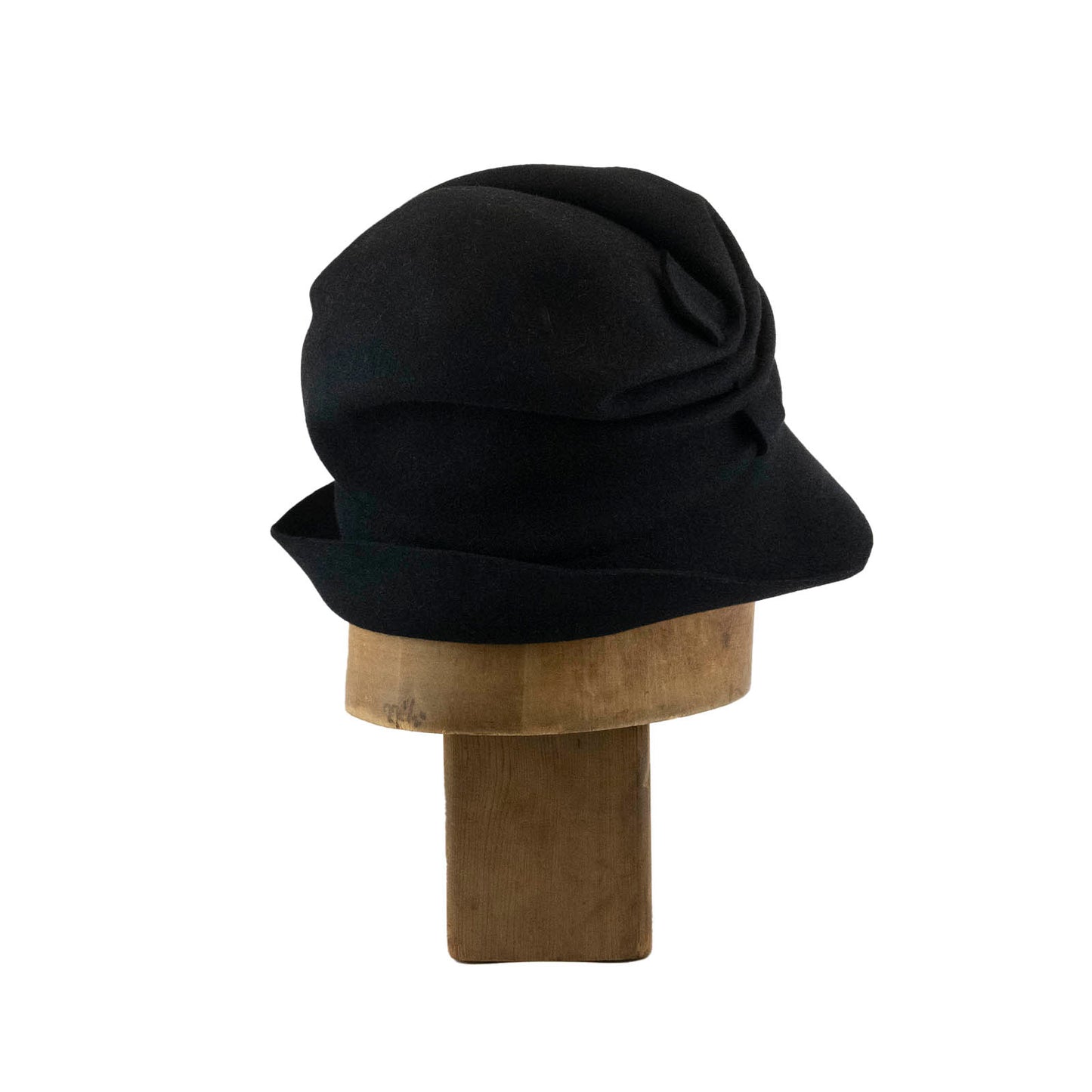 Scrunch Cloche in Black Flat Felt