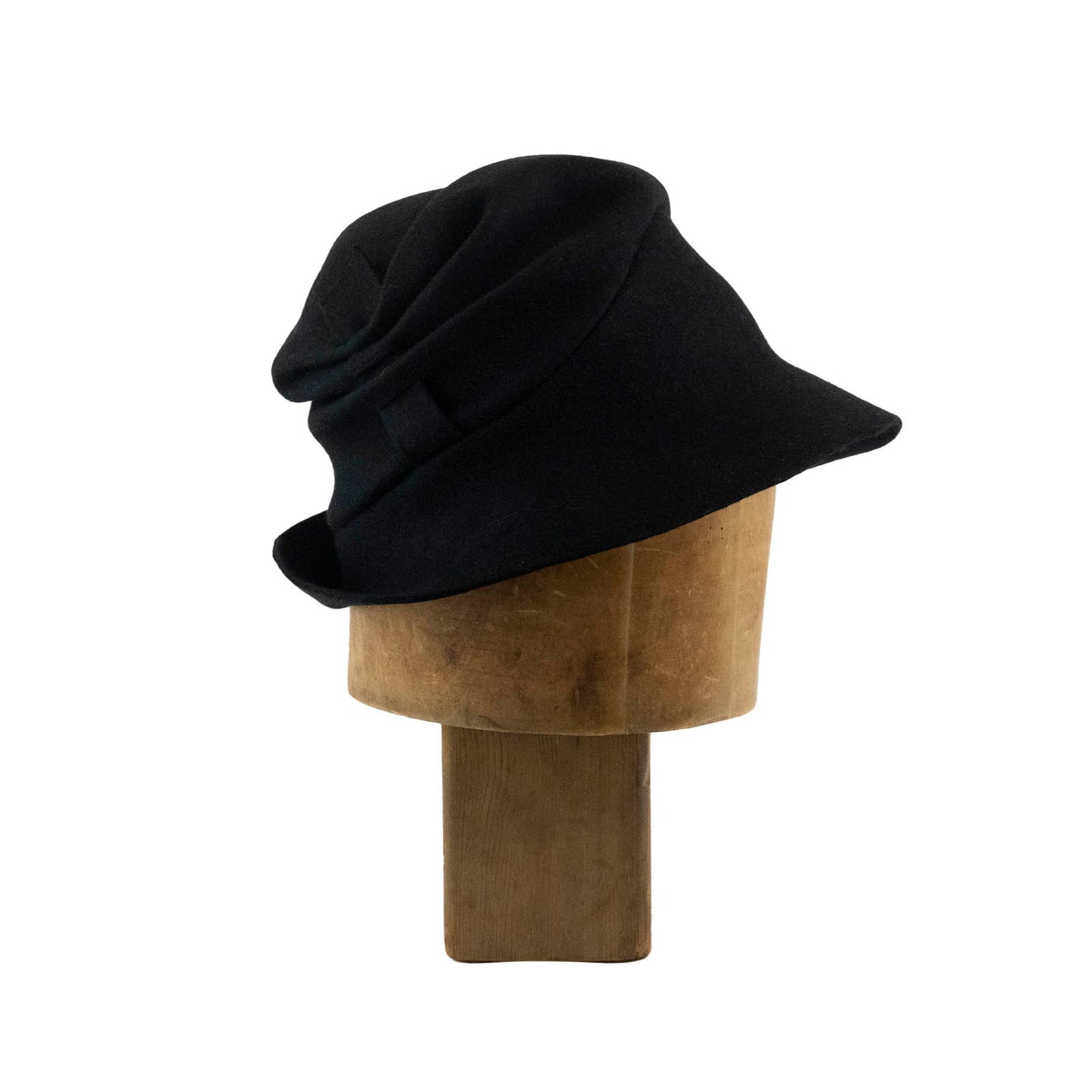 Scrunch Cloche in Black Flat Felt