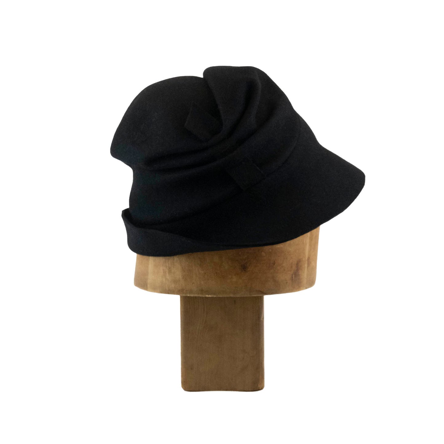 Scrunch Cloche in Black Flat Felt