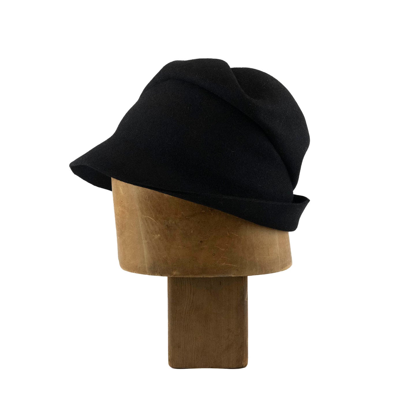 Scrunch Cloche in Black Flat Felt