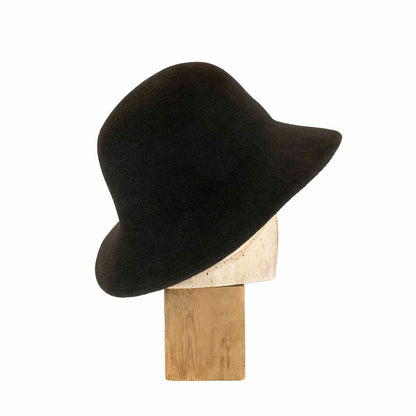 Sidesweep cloche in black velour felt