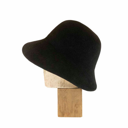 Sidesweep cloche in black velour felt